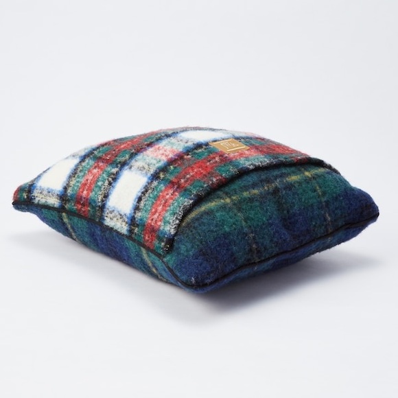 JW Anderson Wool Plaid Cushion Uniqlo - Picture 7 of 10